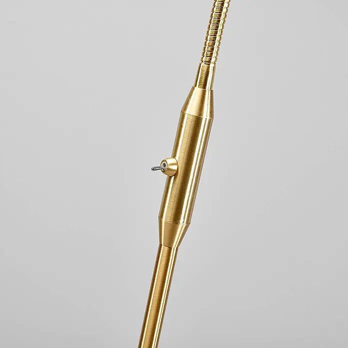 Lindby Stehlampe verstellbarer Glas Leuchtkopf, Standleuchte messing -  - Messingfarbener Lampenarm mit flexiblem Schwanenhals und integriertem Kippschalter.