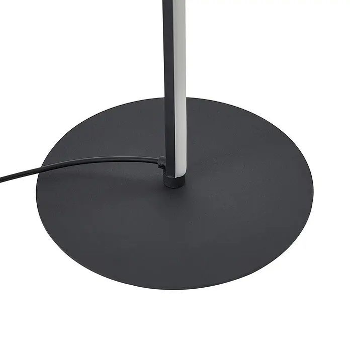 Lindby LED Stehlampe Wohnzimmer in schwarz, dimmbar Stehleuchte -  - Dunkelgrauer runder Lampenfuß mit schwarzem Netzkabel und hellgrauem aufrechtem Mast.