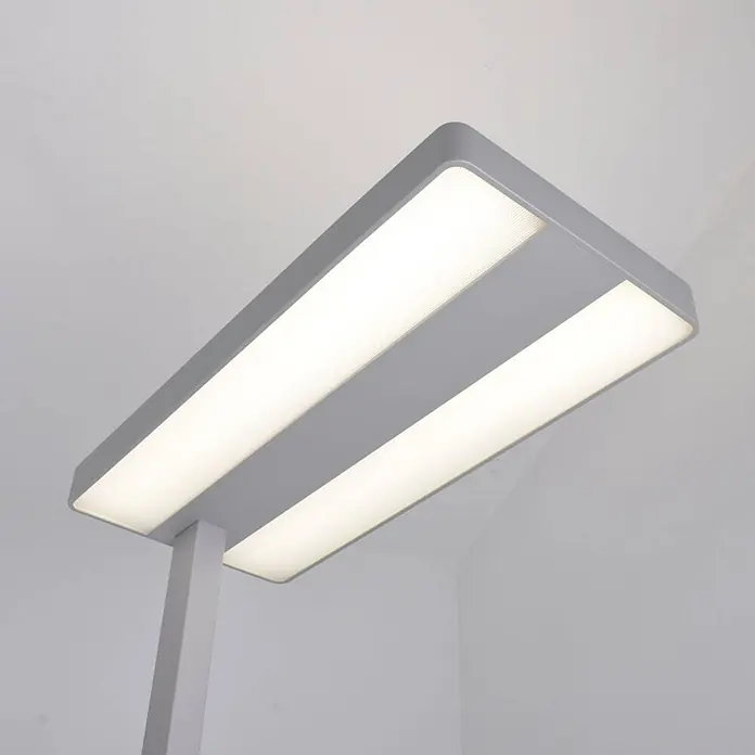 Arcchio LED Büro Stehlampe dimmbar silber, Deckenfluter 8000lm, 4000K -  - Moderner rechteckiger grauer Lampenkopf mit zwei beleuchteten weißen Lichtstreifen.