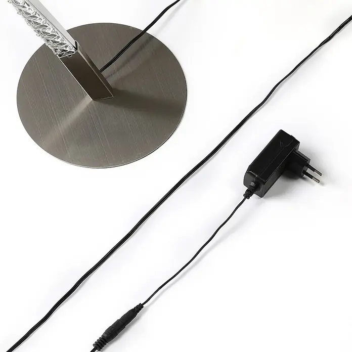 Lindby LED Stehlampe RGB Farbwechsel, dimmbar mit Fernbedienung -  - Lampenfuß aus gebürstetem Metall mit schwarzem Netzkabel und europäischem Netzteil.