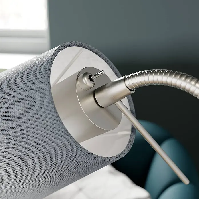 Lindby Stehleuchte Nantwin - alu / grau / zink, alu / grau / zink, E27 - Nahaufnahme eines Lampenkopfes mit grauem Stoffschirm und gebürsteten Metall-Verstellarmen.