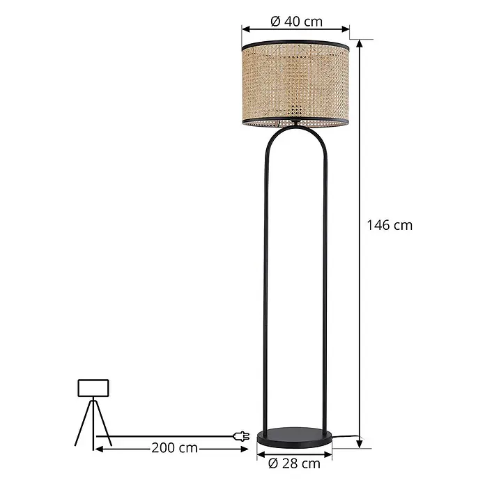 Lindby Stehlampe Wohnzimmer in holz, Stehleuchte -  - Schwarze Stehleuchte aus Metall mit Rattanschirm, 146 cm hoch, 40 cm Schirmdurchmesser, 28 cm Sockel.