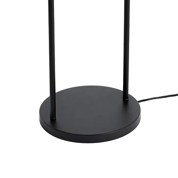 Lindby Stehlampe Wohnzimmer in schwarz, gold, Stehleuchte -  - Schwarzer Metallsockel einer Stehlampe mit zwei Stangen und Netzkabel.