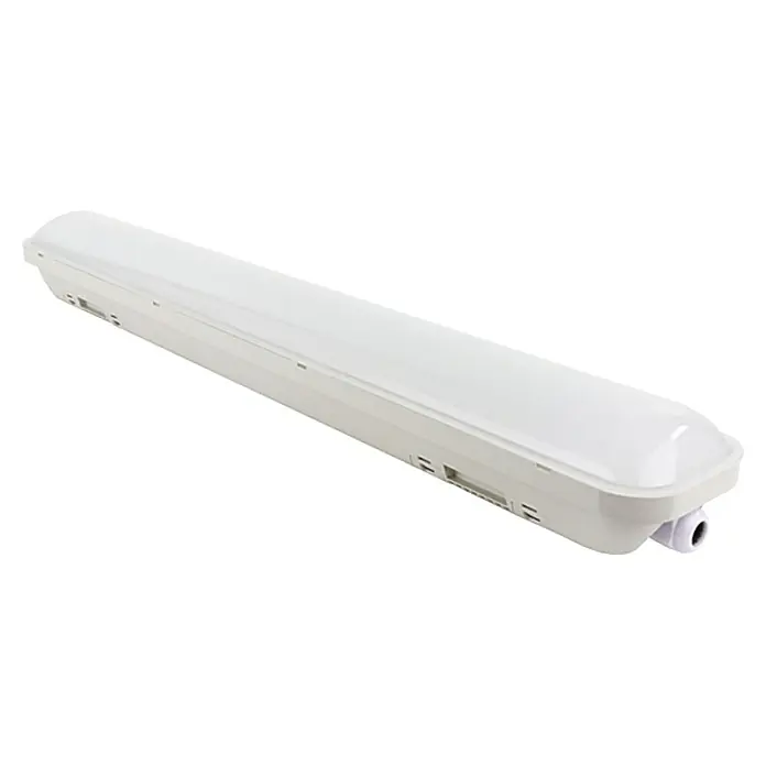 Ritter Leuchten LED-Feuchtraumlichtleiste Omega - Länge: 60 cm, Lichtfarbe: Neutralweiß, 20 W, IP65 - Eine weiße, längliche LED-Feuchtraumleuchte, ideal für Keller oder Garagen, ist schräg von vorne aufgenommen.