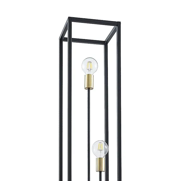 Lindby Stehlampe Wohnzimmer in schwarz matt, Stehleuchte -  - Nahaufnahme einer schwarzen Metall-Käfiglampe mit zwei sichtbaren Glühbirnen mit Messingsockeln.