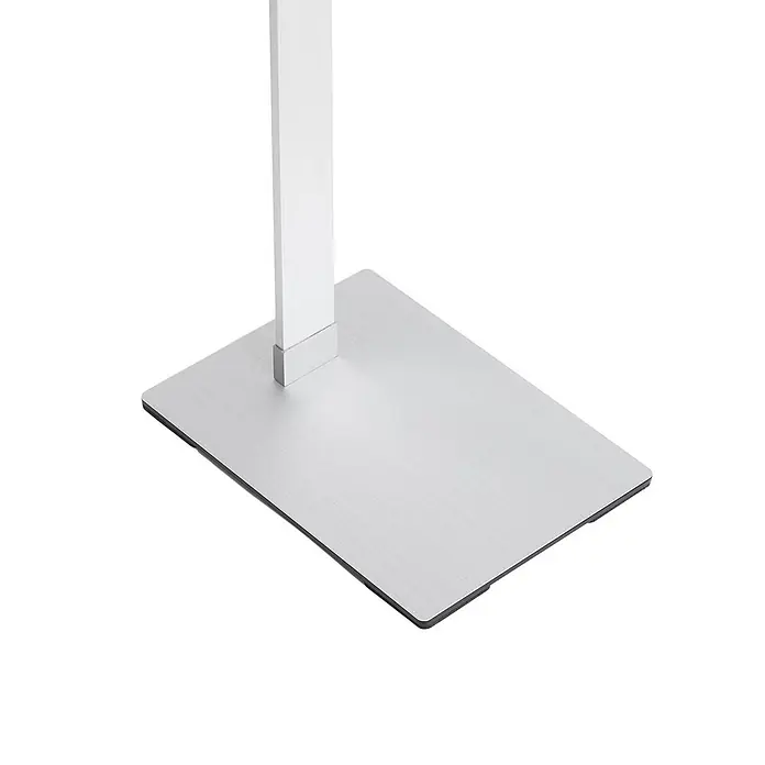 Lucande LED Stehlampe dimmbar, LED Standleuchte, Stehleuchte Arbeitszimmer -  - Gebürstete silbergraue Metallbasis und untere vertikale Stütze eines Ständers, für Stabilität.