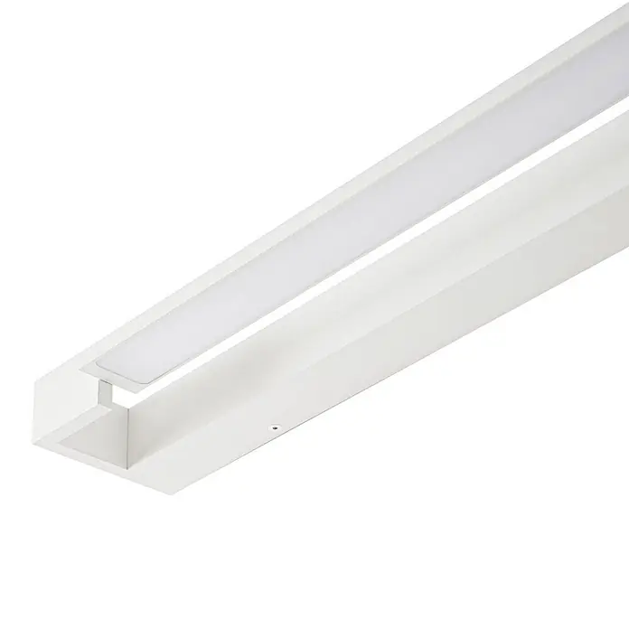 Arcchio LED Wandleuchte innen in weiß, Wandlampe -  - Weiße lineare LED-Leuchte mit diffuser Abdeckung, schräg dargestellt, die ihr schlankes Design hervorhebt.