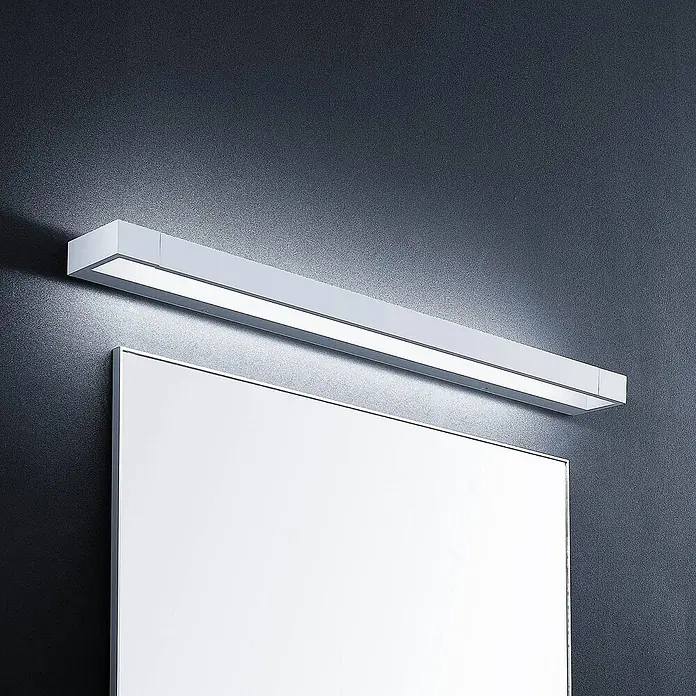 Arcchio LED Wandleuchte innen in weiß, Wandlampe -  - Weiße lineare LED-Spiegelleuchte über einem Spiegel.