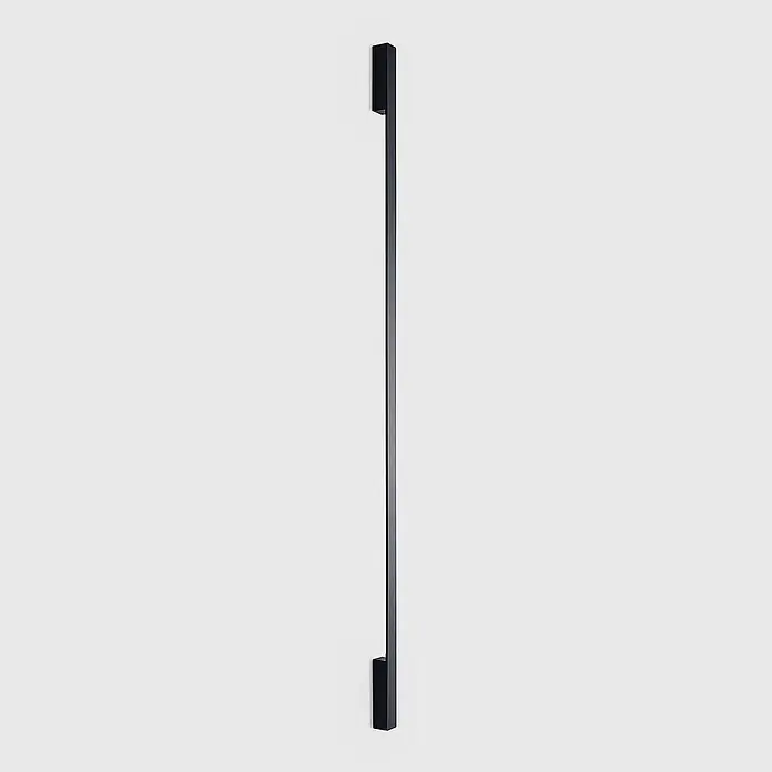 Arcchio LED Wandleuchte innen in schwarz, Wandlampe -  - Lange schwarze Griffleiste mit rechteckigen Befestigungspunkten.