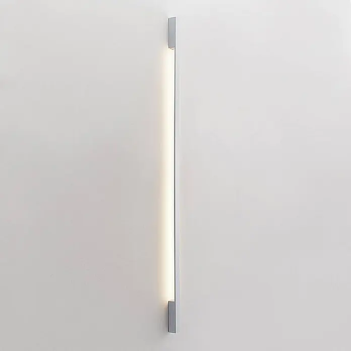 Arcchio LED Wandleuchte innen in weiß, Wandlampe -  - Moderne vertikale LED-Wandleuchte aus gebürstetem Metall, strahlt warmes Licht aus. Schlankes lineares Design.