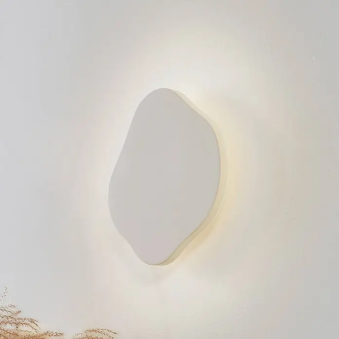 Lindby LED Wandleuchte innen in beige, up down Wandlampe -  - Organisch geformte weiße Wandleuchte mit indirekter warmer Beleuchtung.