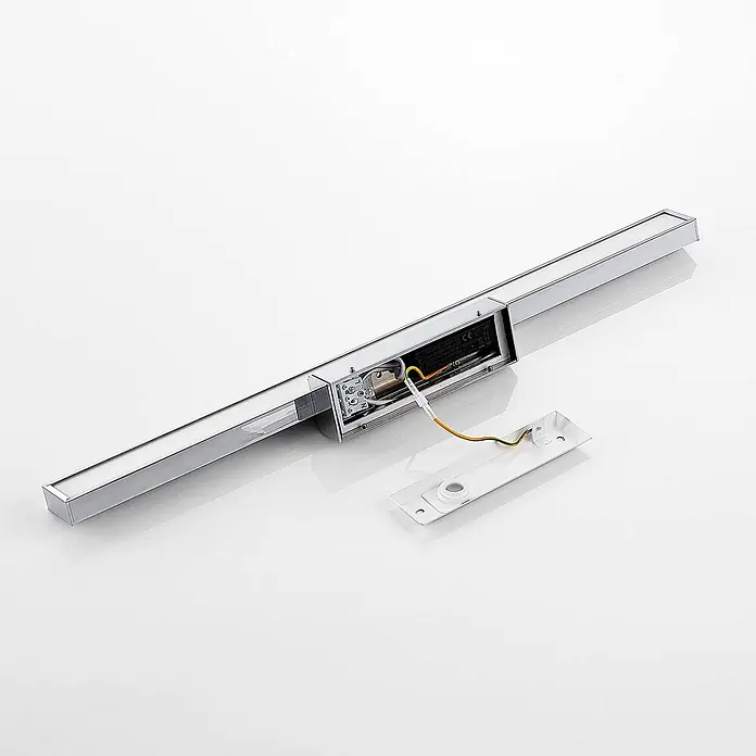 Lindby LED Wandleuchte innen in weiß, chrom, Wandlampe -  - Silberne lineare LED-Spiegelleuchte mit freiliegender Verkabelung und abgenommener Montagehalterung.