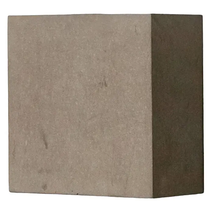 Lindby Wandleuchte Yva - alu / grau / zink - Hellbrauner rechteckiger Block, eventuell aus Holz oder MDF, mit dunklerer Seite.
