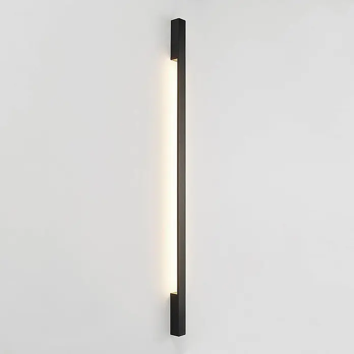 Arcchio LED Wandleuchte innen in schwarz, Wandlampe -  - Schwarze, vertikale lineare LED-Wandleuchte, die warmes, diffuses Licht spendet.