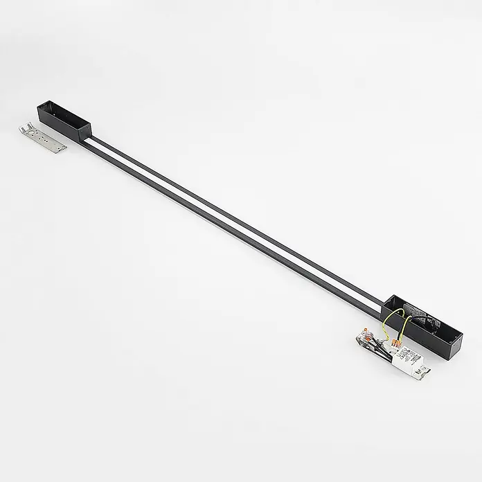 Arcchio LED Wandleuchte innen in schwarz, Wandlampe -  - Lange schwarze LED-Schiene mit zwei weißen Lichtleisten und Anschlüssen für ein Beleuchtungssystem.