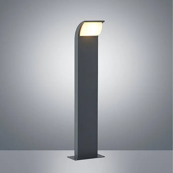 Lucande LED Sockelleuchte in anthrazit, weiß, Wegeleuchten außen -  - Moderne dunkelgraue Pollerleuchte für den Außenbereich mit abgewinkeltem, beleuchtetem weißen Diffusor.