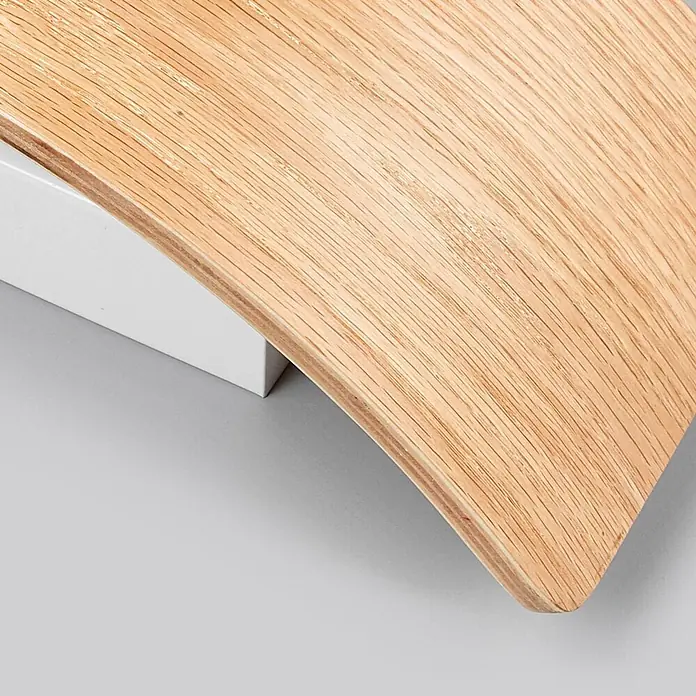 Lindby LED Holz Wandlampe 33 cm, Wandleuchte innen Uplight and Downlight -  - Gekrümmter heller Holzständer mit feiner Maserung und laminierten Schichten.