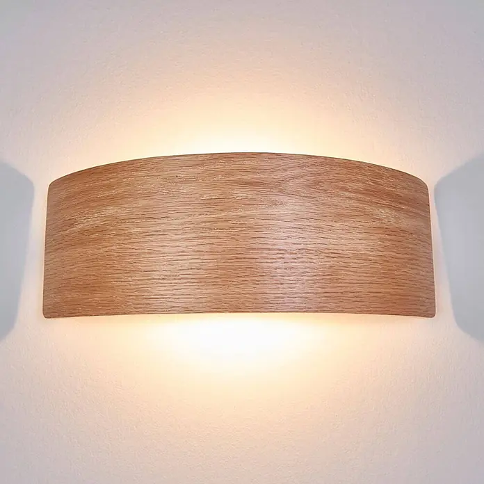 Lindby LED Holz Wandlampe 33 cm, Wandleuchte innen Uplight and Downlight -  - Gebogene Wandleuchte aus hellem Holz für indirekte Auf- und Abwärtsbeleuchtung.