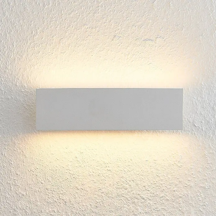 Lindby LED Wandleuchte innen in weiß, up down Wandlampe -  - Graue rechteckige Wandleuchte, die warmes Licht nach oben und unten wirft.