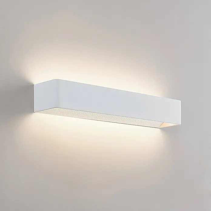 Arcchio LED Wandleuchte innen in weiß, Wandlampe -  - Weiße rechteckige LED-Wandleuchte, die warmes Licht nach oben und unten wirft.