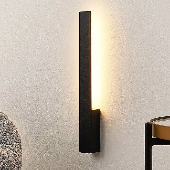Arcchio LED Wandleuchte innen in schwarz, Wandlampe -  - Schwarze, rechteckige Wandleuchte, vertikal montiert, spendet warmes Licht nach oben und unten.