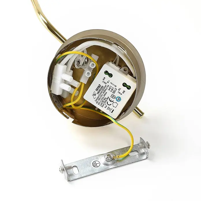 Lucande LED Wandleuchte innen in transparent, gold, Wandlampe -  - Innenansicht der Verkabelung, des LED-Treibers und der Anschlüsse einer messingfarbenen Leuchte mit Montagehalterung.