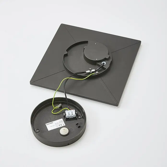 Lucande Außenwand- & Deckenleuchte Henni - alu / grau / zink, IP65 - Demontierte dunkelgraue LED-Außenleuchte mit quadratischem Oberteil, rundem Sockel und elektrischer Verkabelung mit Klemmenblock.
