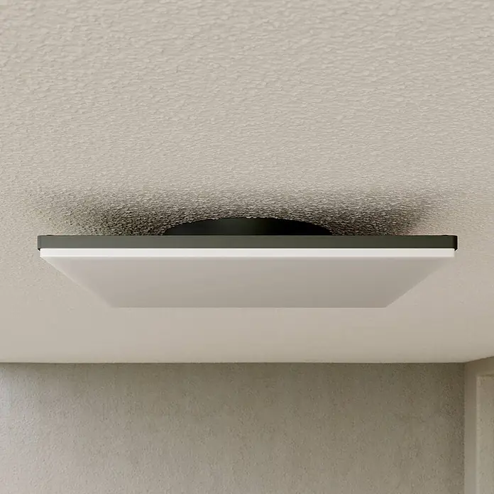 Lucande LED Deckenleuchte flach in dunkelgrau, weiß, Panel -  - Quadratische LED-Deckenleuchte mit dunkelgrauem Sockel und weißem Diffusor, an einer strukturierten Decke montiert.