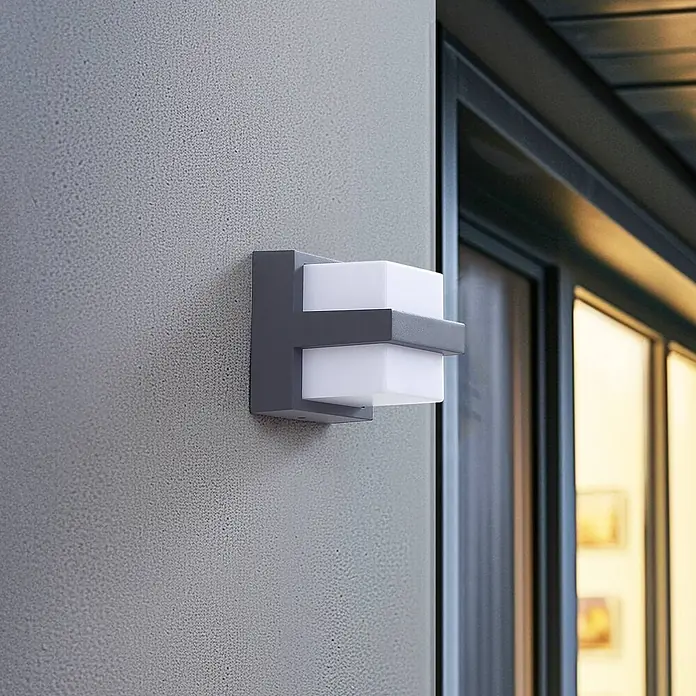 Lindby Außenwandleuchte Fyra - alu / grau / zink, weiß / opal, IP54