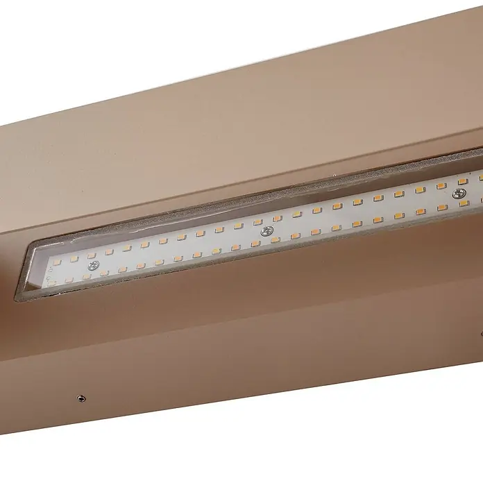 Lindby LED Wandleuchte aussen in beige, up down Aussenlampe Wand -  - Nahaufnahme einer beigen LED-Lichtleiste mit warmweißen LEDs und transparenter Abdeckung.