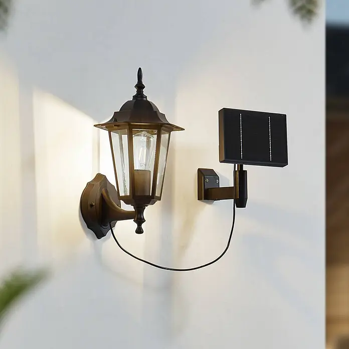 Lindby LED Solar Wandleuchte aussen in schwarz, Aussenlampe Wand -  - Dunkelbronze Solar-Außenwandleuchte mit Klarglas und Filamentbirne, verbunden mit einem separaten Solarpanel.