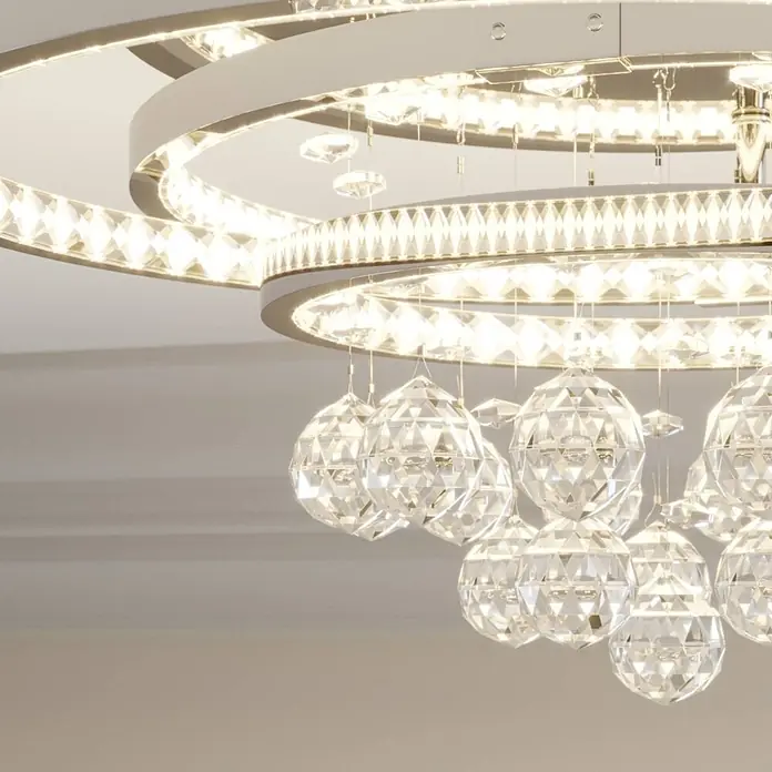 Lucande LED Deckenlampe Kristall dimmbar, Wohnzimmerlampe, Esszimmerlampe -  - Moderner LED-Kronleuchter mit gestuften Chromringen und mehreren hängenden facettierten Kristallkugeln.