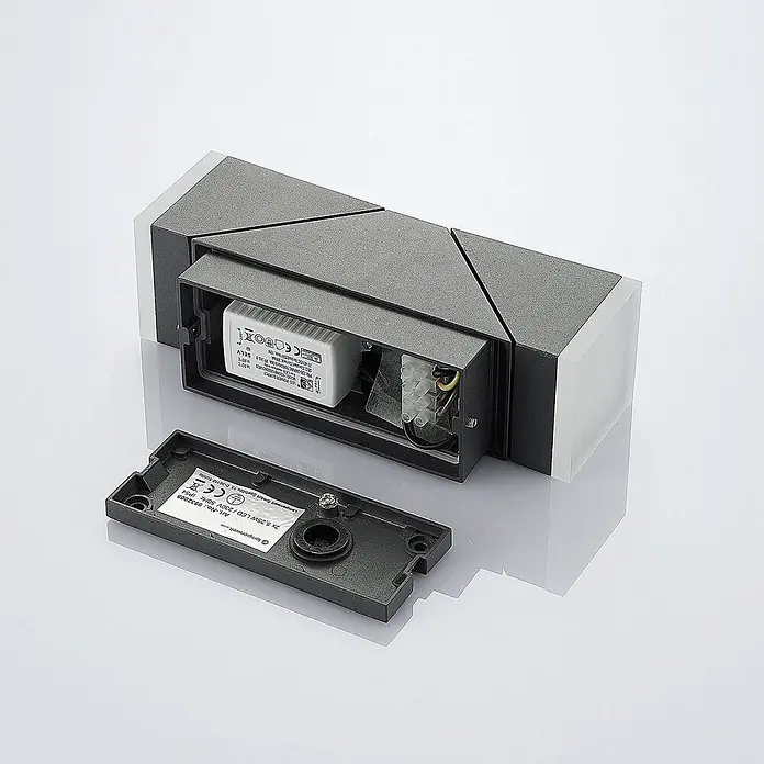 Lindby LED Wandleuchte aussen in anthrazit, weiß satiniert, mit -  - Graue, geometrische LED-Wandleuchte mit mattierten Diffusoren, geöffnet mit Innenleben und abnehmbarer Bodenplatte.