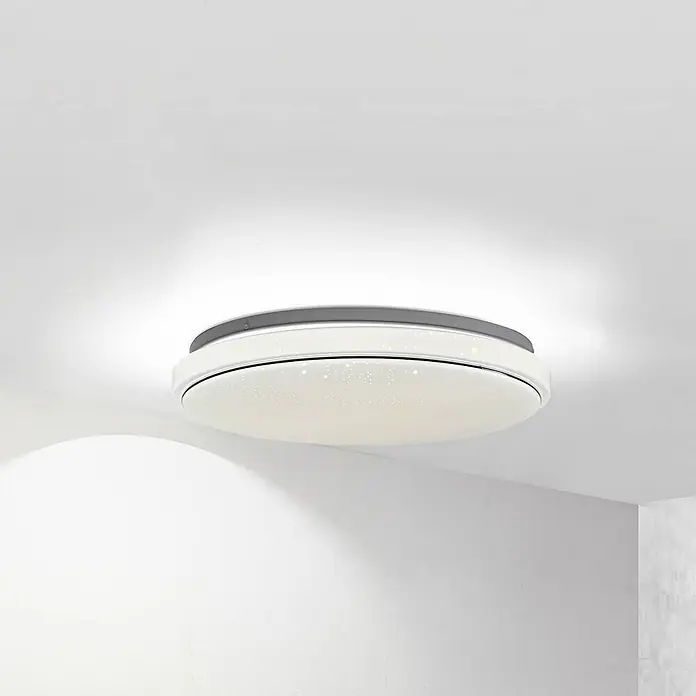 Lindby LED Deckenlampe in weiß, chrom, Deckenleuchte rund -  - Rundes weißes LED-Deckenlicht mit Sternenhimmel-Effekt-Diffusor und grauem Akzentring, an der Decke montiert.