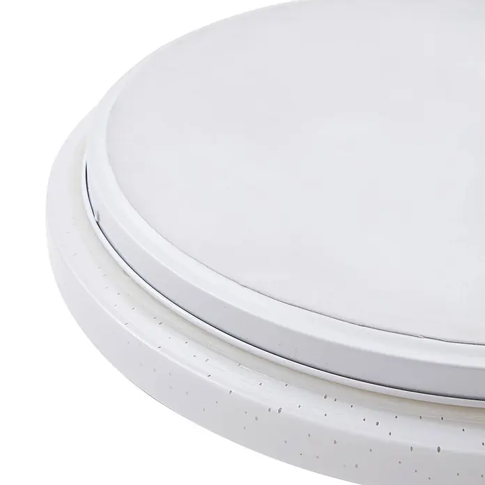 Lindby LED Deckenlampe in weiß, chrom, Deckenleuchte rund -  - Weiße runde LED-Deckenleuchte mit perforiertem Außenrand.
