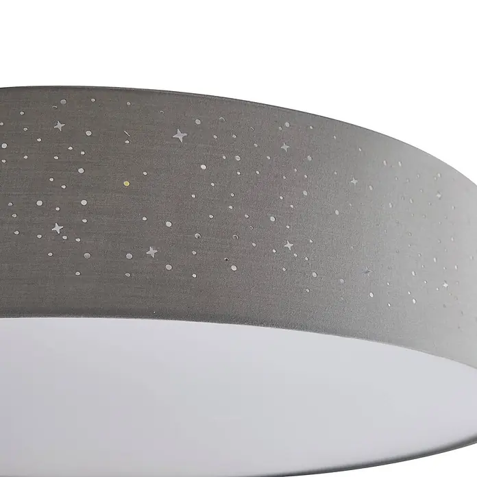 Lindby Deckenleuchte Ellamina - alu / grau / zink - Grauer Stoffschirm mit perforierten Punkten und Sternen, der Licht durch einen weißen Diffusor streut.