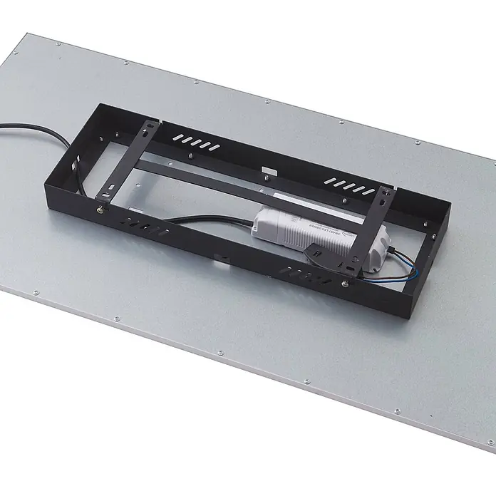 Lindby LED-Panel Lamin - weiß / opal - Rückseite einer grauen LED-Platte mit schwarzem Metall-Montagerahmen und einem weißen LED-Treiber.