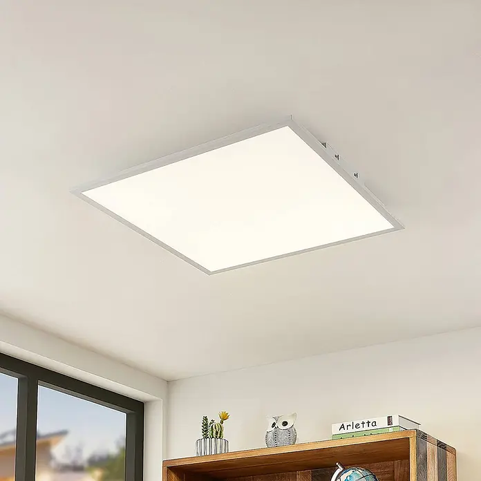 Lindby LED-Panel Quais - weiß / opal, weiß / opal, Neutralweiß - Quadratische LED-Deckenleuchte mit silbernem Rahmen, an der Decke montiert.
