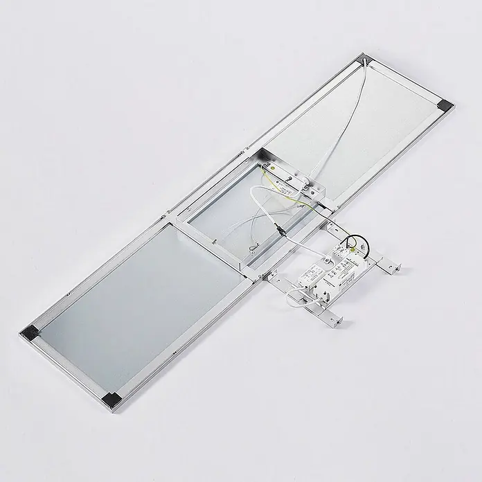 Arcchio LED Deckenleuchte flach in silber, weiß, dimmbar Panel -  - Zerlegte rechteckige LED-Panel-Leuchte mit silbernem Rahmen, weißen Diffusoren, Verkabelung und LED-Treibern.