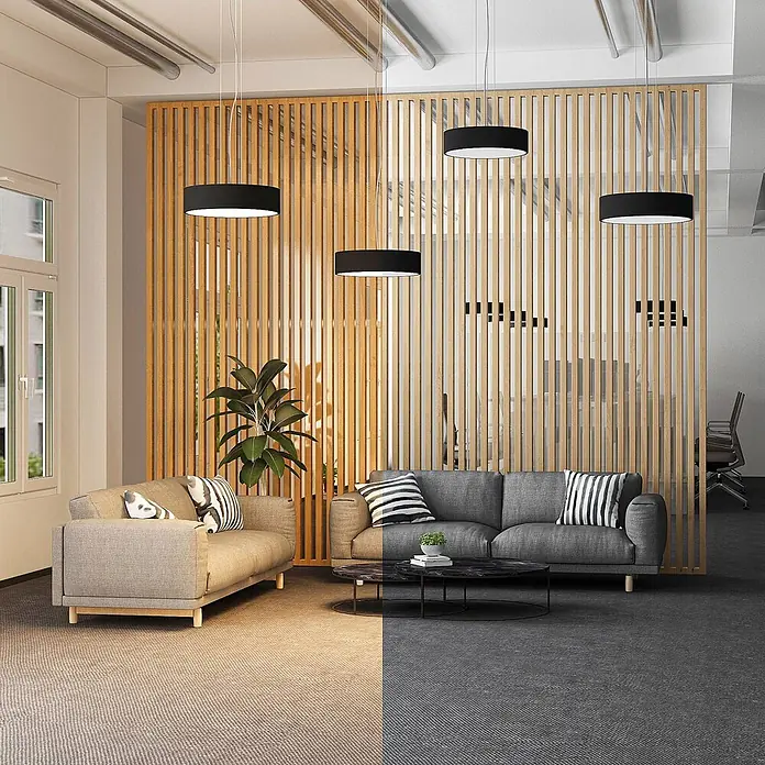 Arcchio LED Pendelleuchte in schwarz, weiß, up down Hängelampe -  - Moderner Büroloungebereich mit einem zweifarbigen Strukturtapet, das von hell- zu dunkelgrau übergeht.
