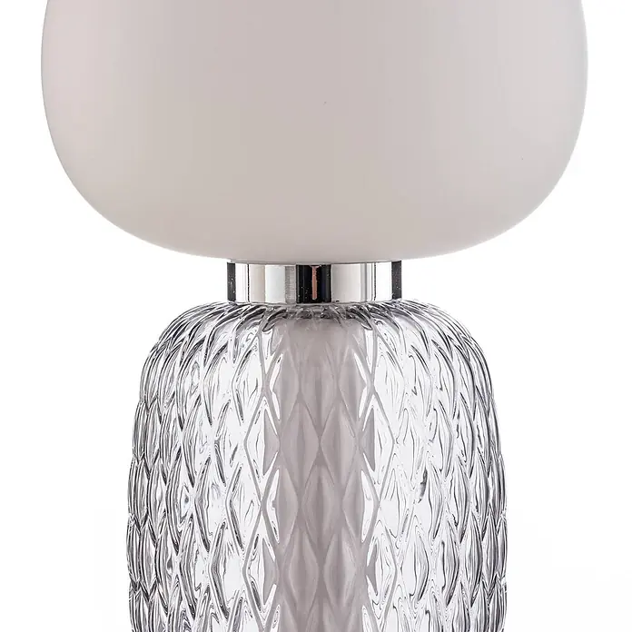 Lucande LED Pendelleuchte in hellgrau, weiß, Hängelampe -  - Lampe mit weißem kugelförmigem Glasschirm, Chromring und klarem Glasfuß mit Rautenmuster.