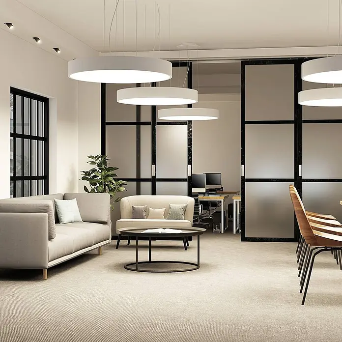 Arcchio LED Pendelleuchte in weiß, Hängelampe -  - Modernes Büro mit großen weißen runden Pendelleuchten, die den Raum beleuchten.