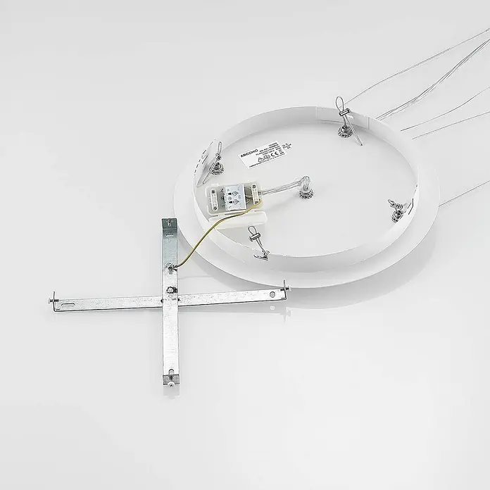 Arcchio LED Pendelleuchte in weiß, Hängelampe -  - Weiße Deckenleuchten-Montagebasis mit silbernem Metallkreuz und Verkabelung.