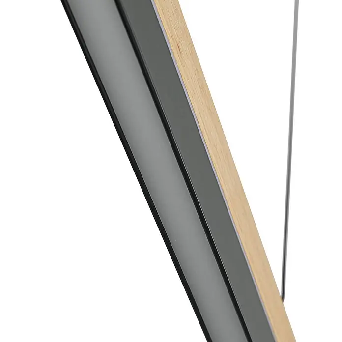 Lucande LED Pendelleuchte in holz, schwarz matt, Hängelampe -  - Nahaufnahme einer modernen Linearleuchte mit Naturholz, dunkelgrauem Metall und heller Diffusorplatte, an dünnem Draht aufgehängt.