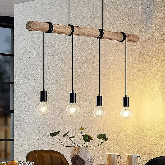 Lindby Pendelleuchte in holz, schwarz matt, Hängelampe -  - Holzbalken-Pendelleuchte mit vier schwarzen Hängefassungen und klaren Glühbirnen.