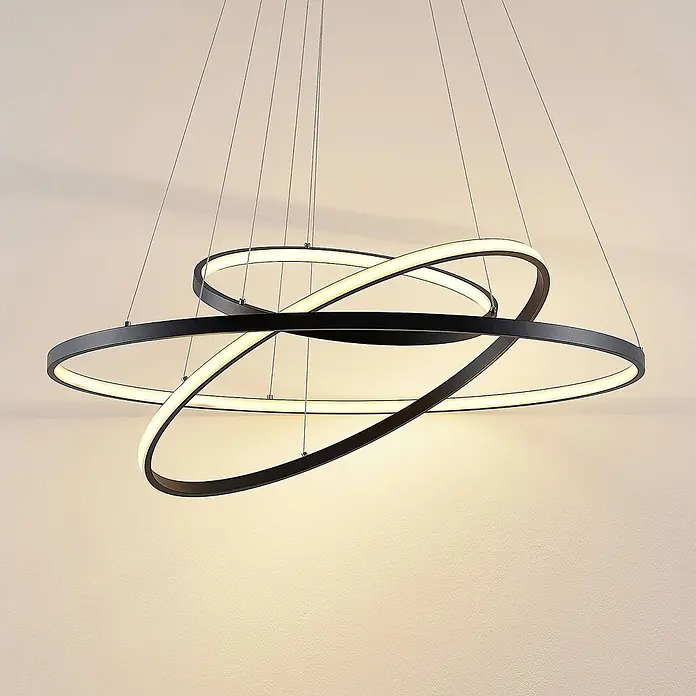 Lucande LED Pendelleuchte in schwarz matt, Hängelampe -  - Moderne schwarze LED-Pendelleuchte mit mehreren ineinander verschlungenen Ringen und warmweißer Beleuchtung, an dünnen Drähten hängend.
