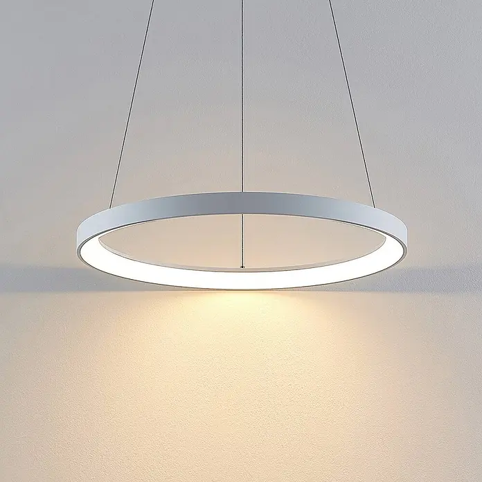 Arcchio LED Pendelleuchte in weiß, Hängelampe -  - Weiße runde LED-Pendelleuchte, beleuchtet und von der Decke hängend.