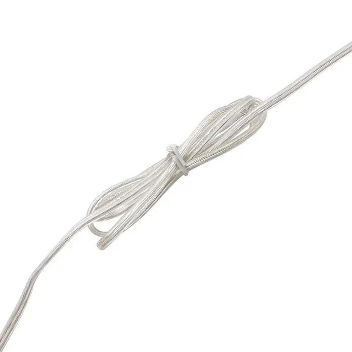 Lindby Stehlampe in messing, Bogenlampe Wohnzimmer -  - Weißes Elektrokabel, aufgewickelt und mit einem weißen Binder gesichert.