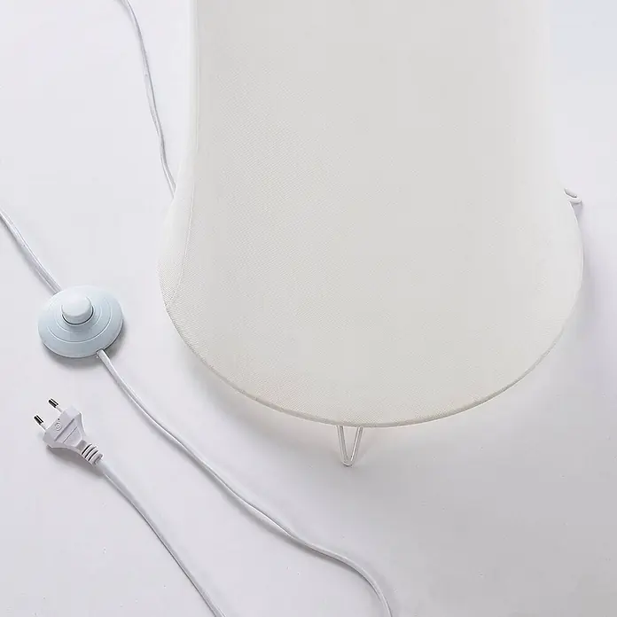 Lindby Stehlampe Wohnzimmer in weiß, Stehleuchte -  - Weißer Textil-Stehleuchtenfuß mit hellblauem Fußschalter und weißem Netzkabel mit Eurostecker.