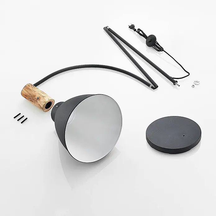 Lindby Stehlampe Skandi Holz Metall, Leselampe Stehlampe Wohnzimmer -  - Zerlegte dunkelgraue Stehleuchte mit Holzakzent, Metallschirm, flexiblen Stäben, rundem Fuß und Netzkabel.